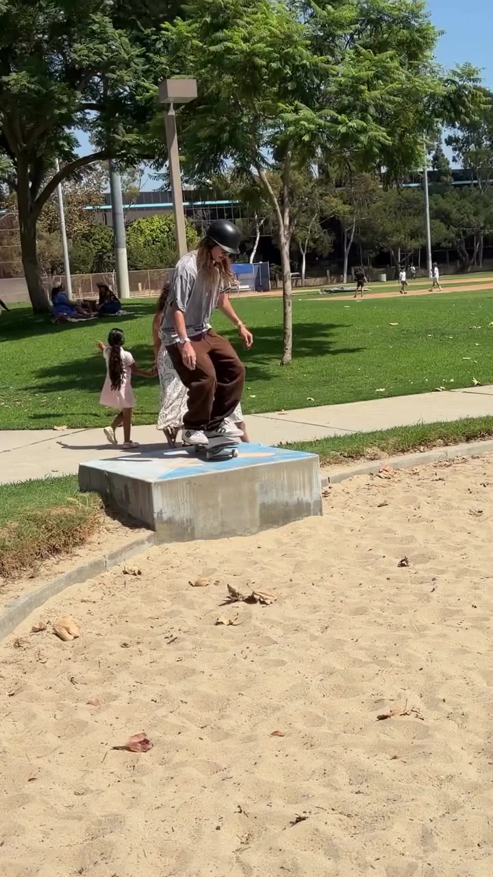 🤩 Fun with @powellperalta - 🎥 @dan_corrigan_zugzwang - 🛹 @powellperalta …
