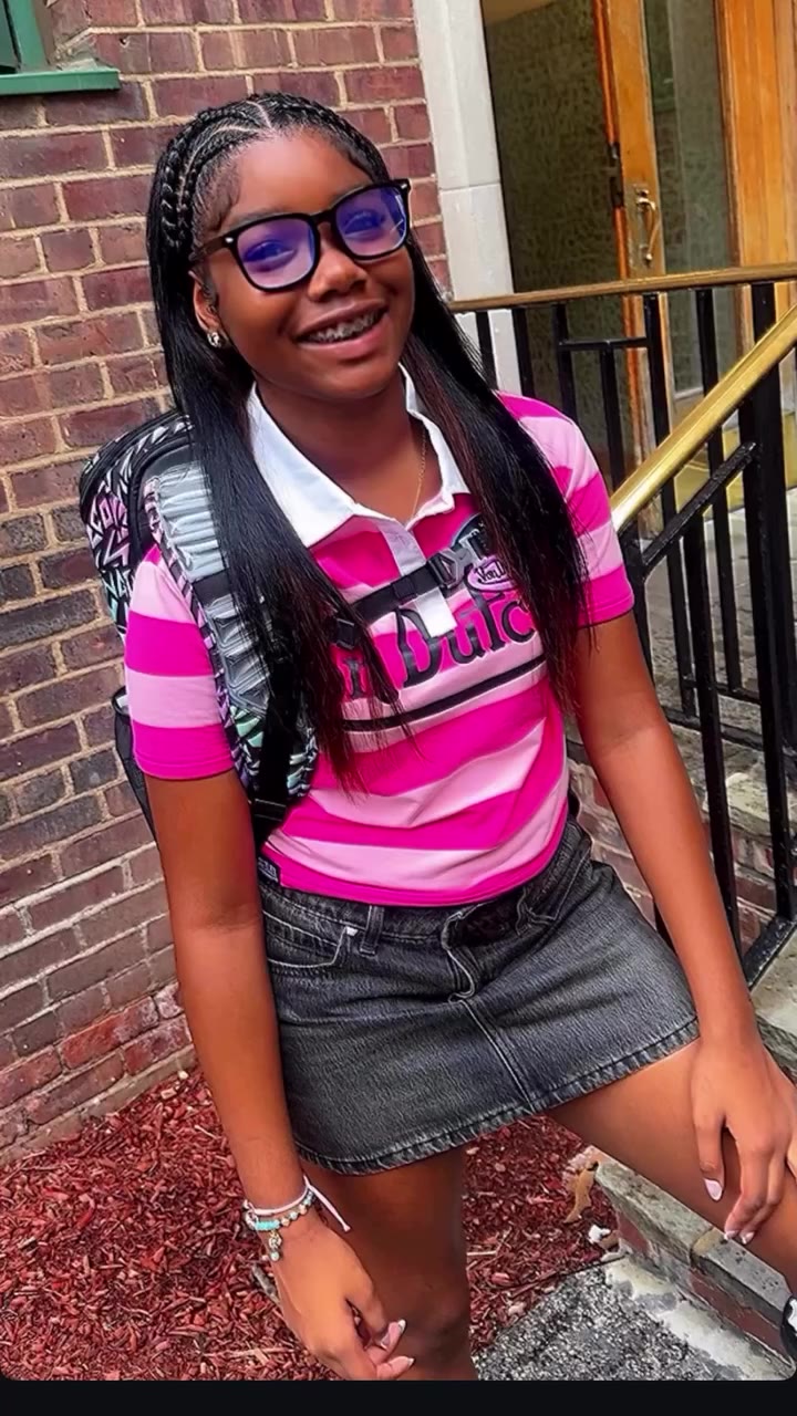 Back to school, but make it CUTE! 🎀📚✨ 4 braids in the front + sew-in in the…