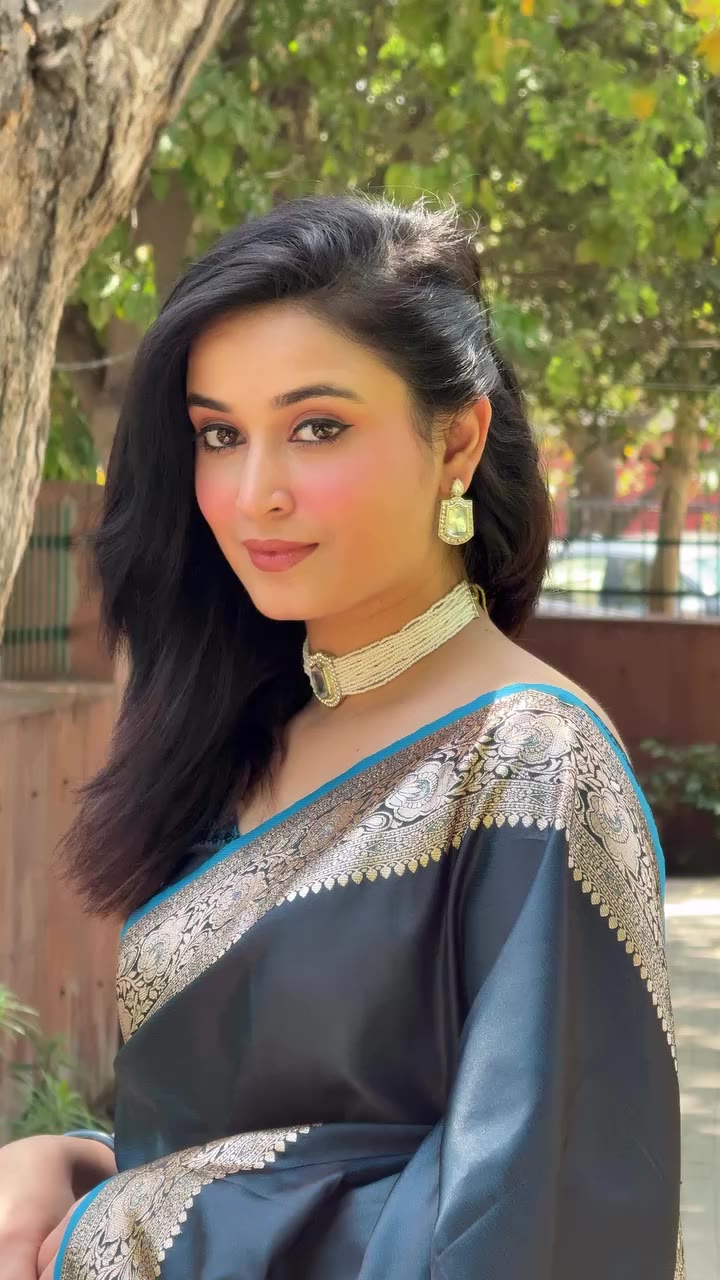 ♥️ . . . #explorepage #instadaily #makeuplooks #delhimakeupartists