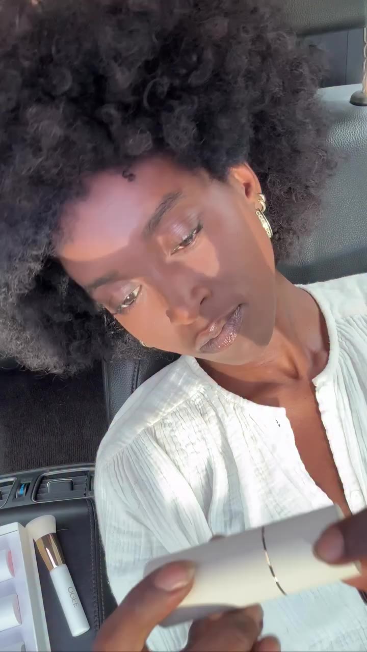 Quick touch ups with @ogee ✨ here’s my code: JULIA.OGEE Wearing the Sculpted…
