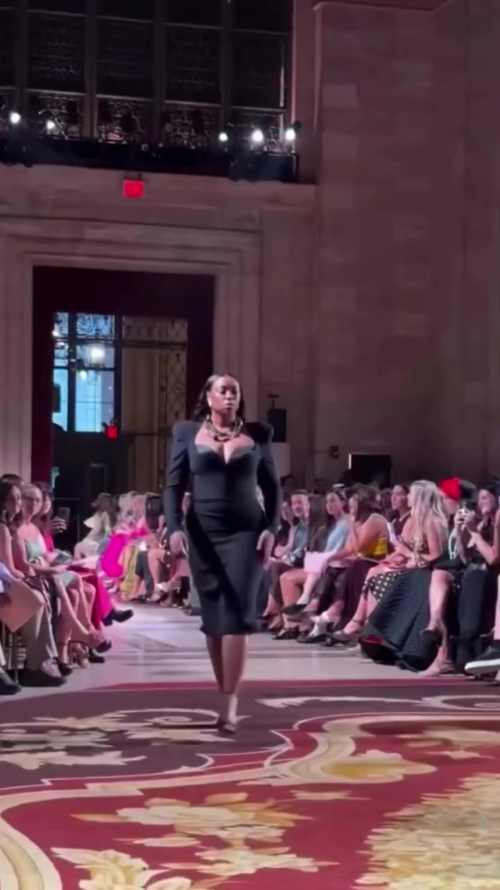 @lirisc @csiriano NYFW 👏👏👏👏 Repost @lirisc I walked the @csiriano #NYFW…