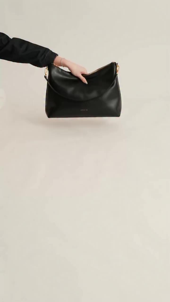 The perfect amount of slouch, with room for everything. Your new everyday bag…