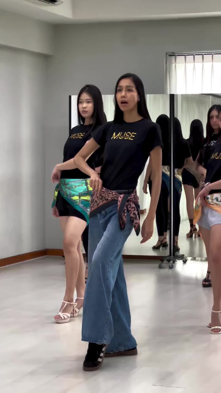 ต้องสะบัด ต้องสะบัด 💃🏻💃🏻@musebymetinee #musebymetinee #coacheyes #model…