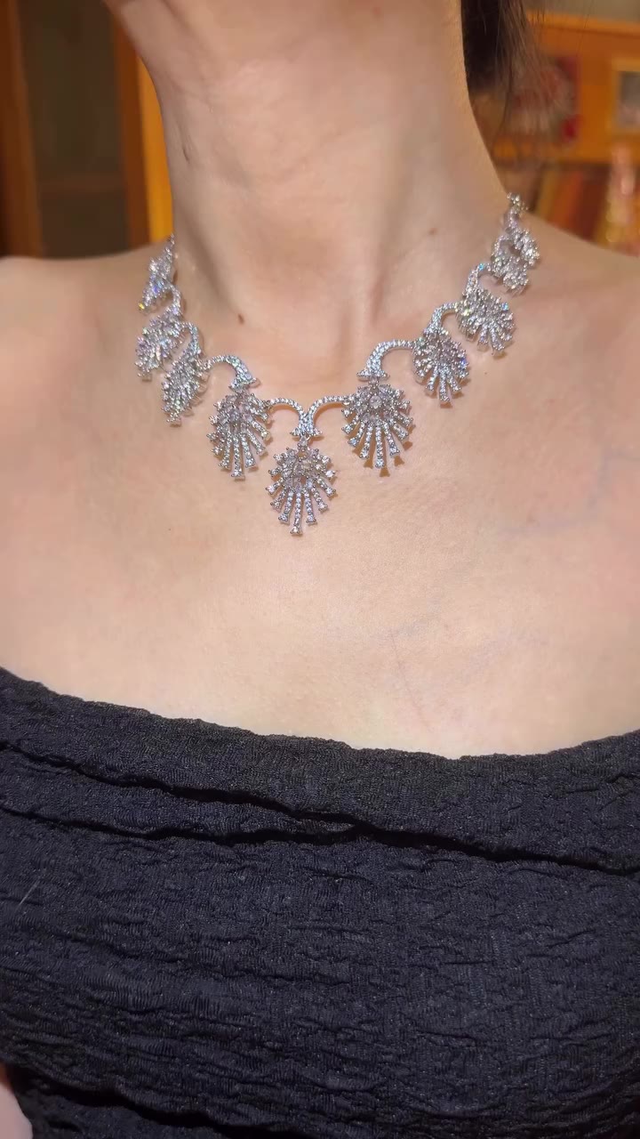 A garden, set in stone. Discover our Ready-to-Wear Bijoux Collection.