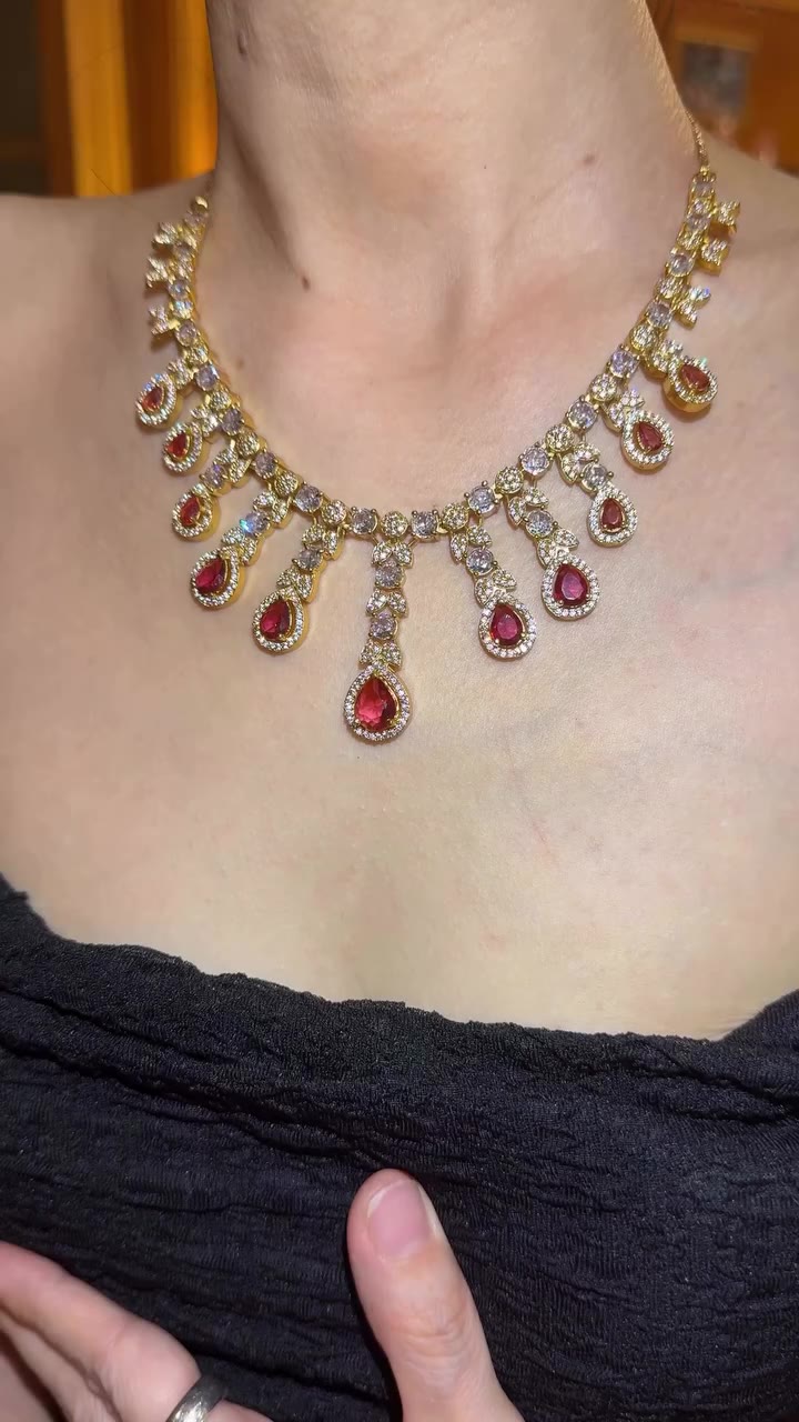 A garden, set in stone. Discover our Ready-to-Wear Bijoux Collection.