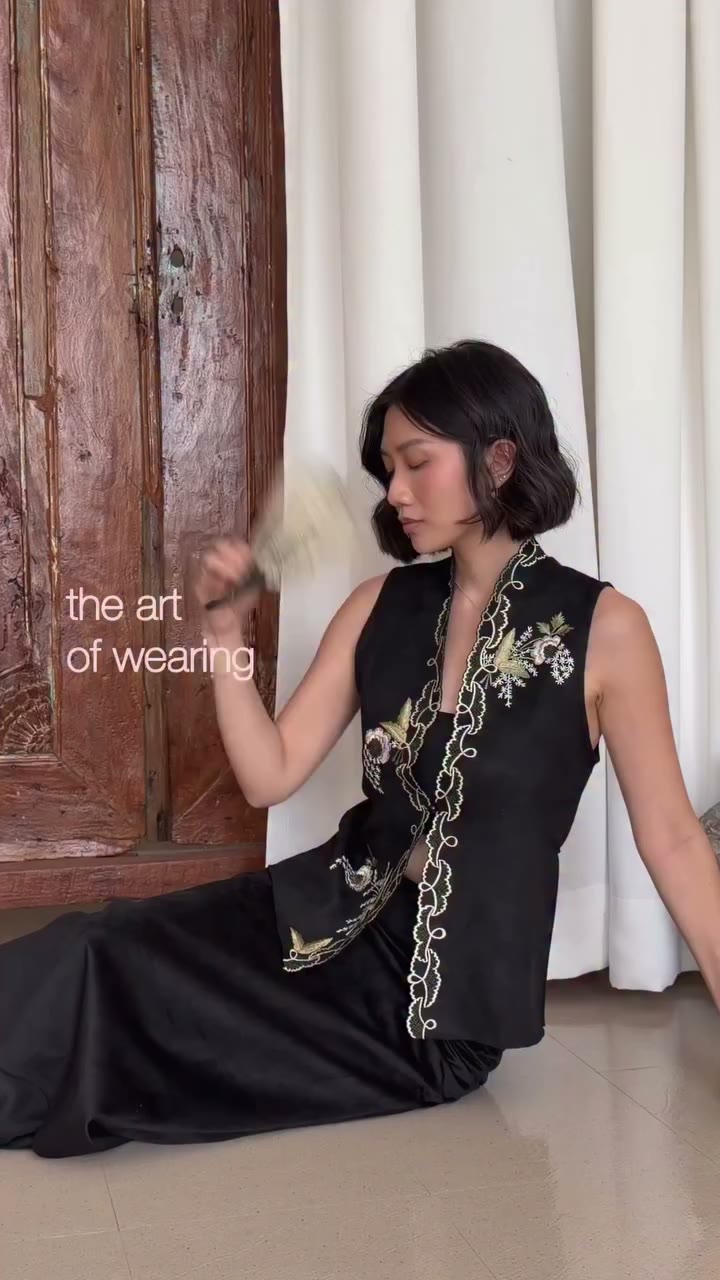 this is your sign to start embracing the kebaya 🤍 ft. @sissaeindonesia