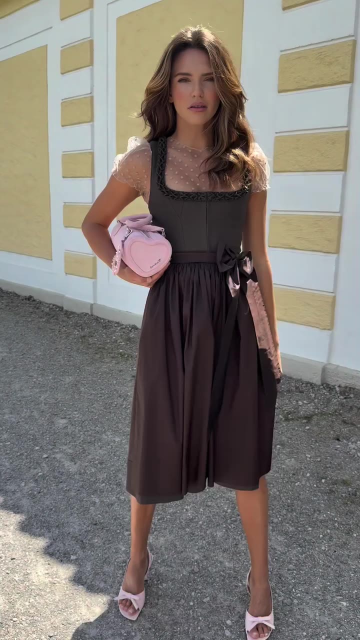 Dirndl Gaia Leinen Braun mit Bluse Pallina 🤎 #giacomellitrachten
