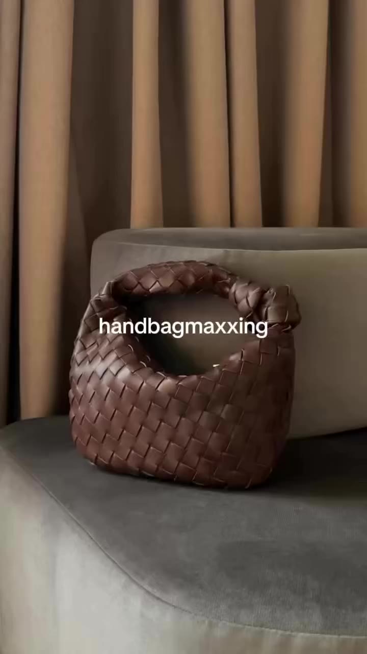 Handbagmaxxing: activated 👜👜👜 One could never be enough, you deserve to…