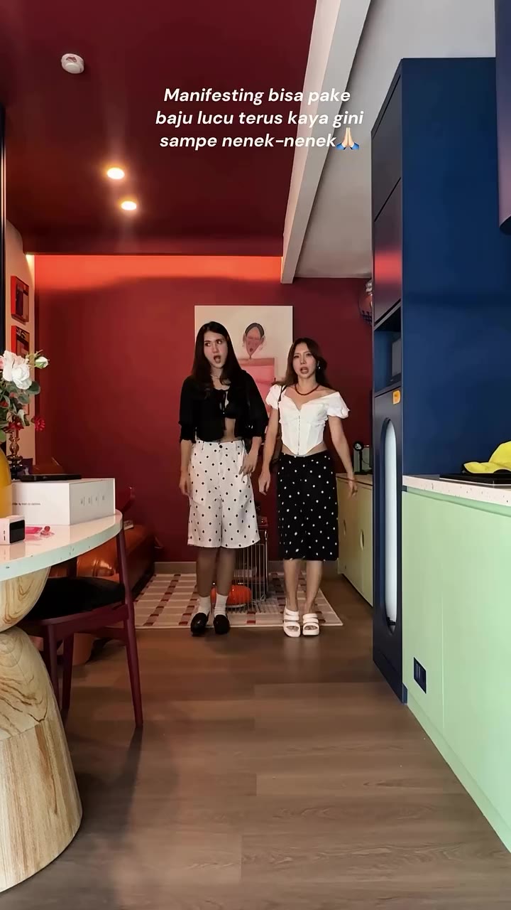 manifesting sampe kapanpun masih bisa pake outfit gemes 🫶🫶 Polka Jorts kinda…
