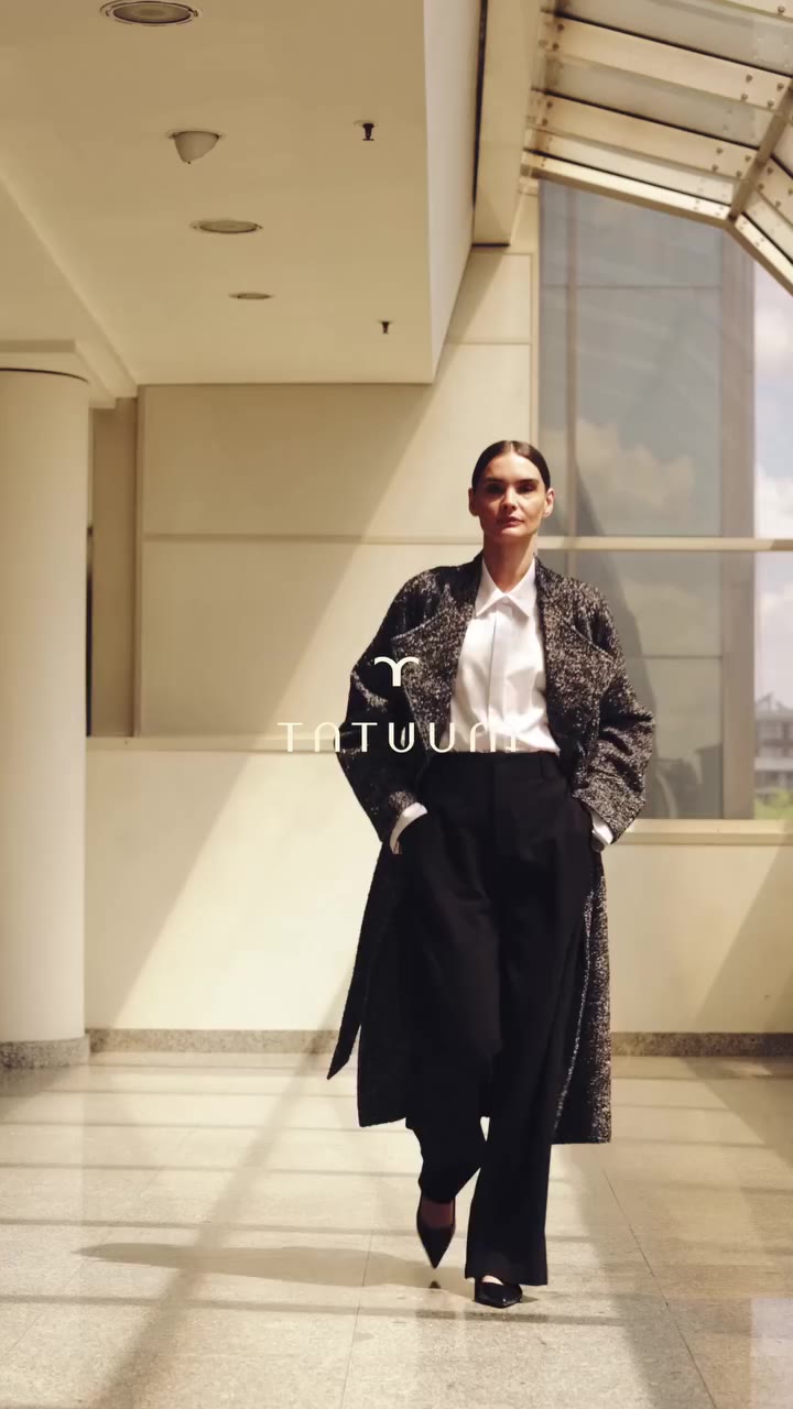 Modern wool coat will complete your autumn look. Nowoczesny płaszcz z wełną…