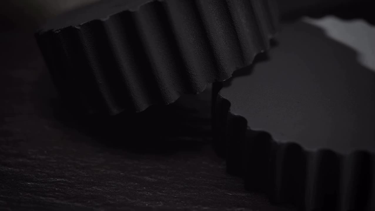 The Caterpillar Barrel Carbon combines a lightweight carbon-fiber case with a…