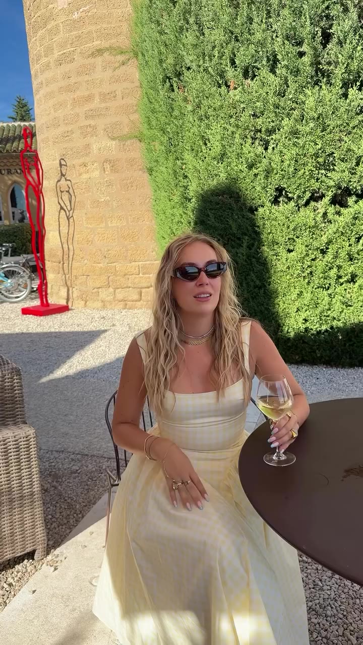 Did someone say a crisp glass of châteauneuf-du-pape 🥂