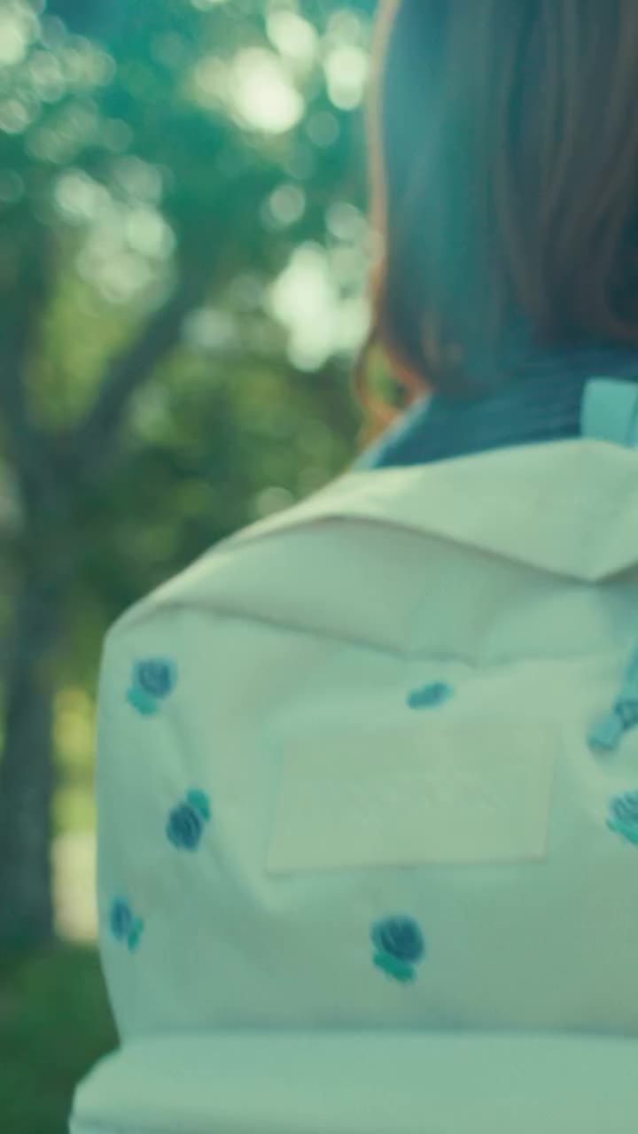 THE ORIGINAL THAT KEEPS YOU ORIGINAL | 毎日を、あなたらしく #JanSport #ジャンスポーツ…