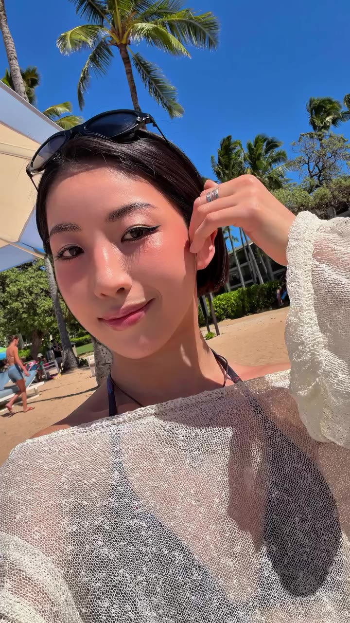 beach makeup tutorial — hawaii ☀️ products: @rhode pocket bronzer – pebble…