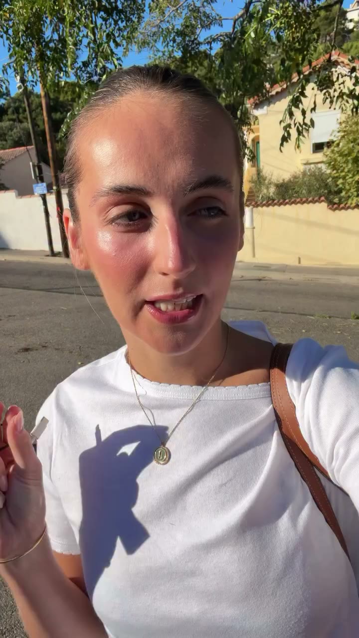 cool girls go to Marseille 🌞