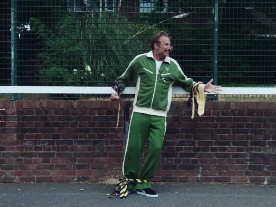 Straight out of the classics. Straight into the net with Puma Suede