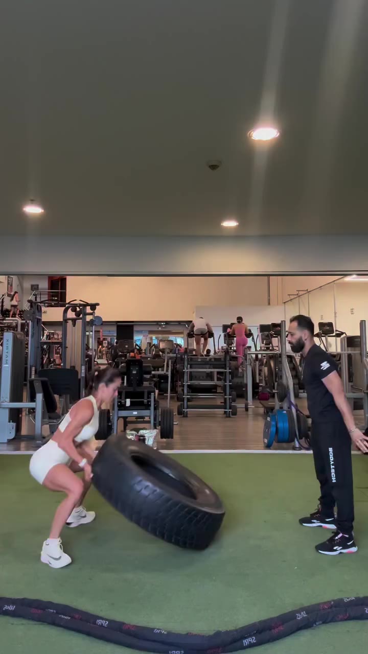 Les comparto la rutina completa que hice con Walter 💪🏻🔥 ¡Qué bueno se…