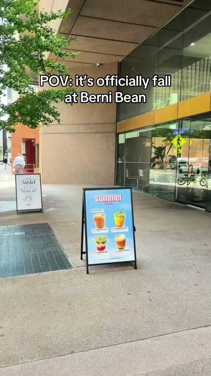 Berni Bean, but make it fall 🍂 ☕ thanks @staples and @partycity!…