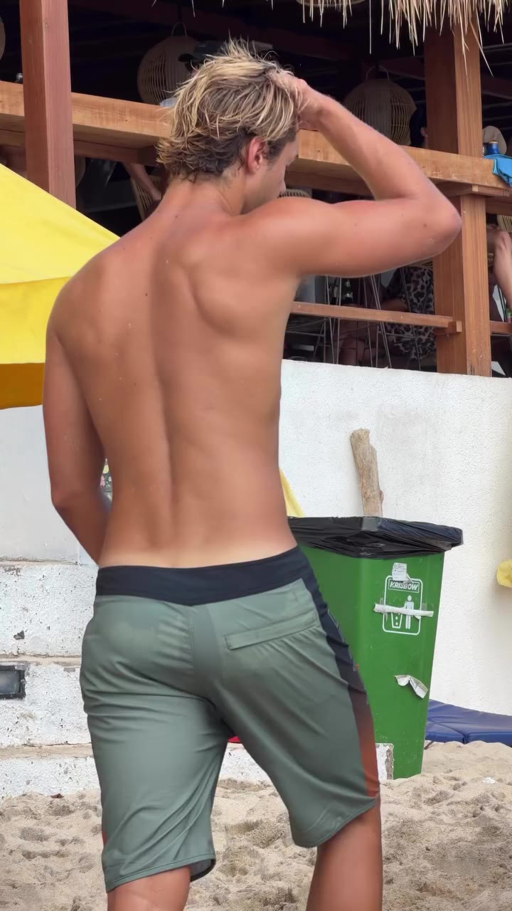 🌴