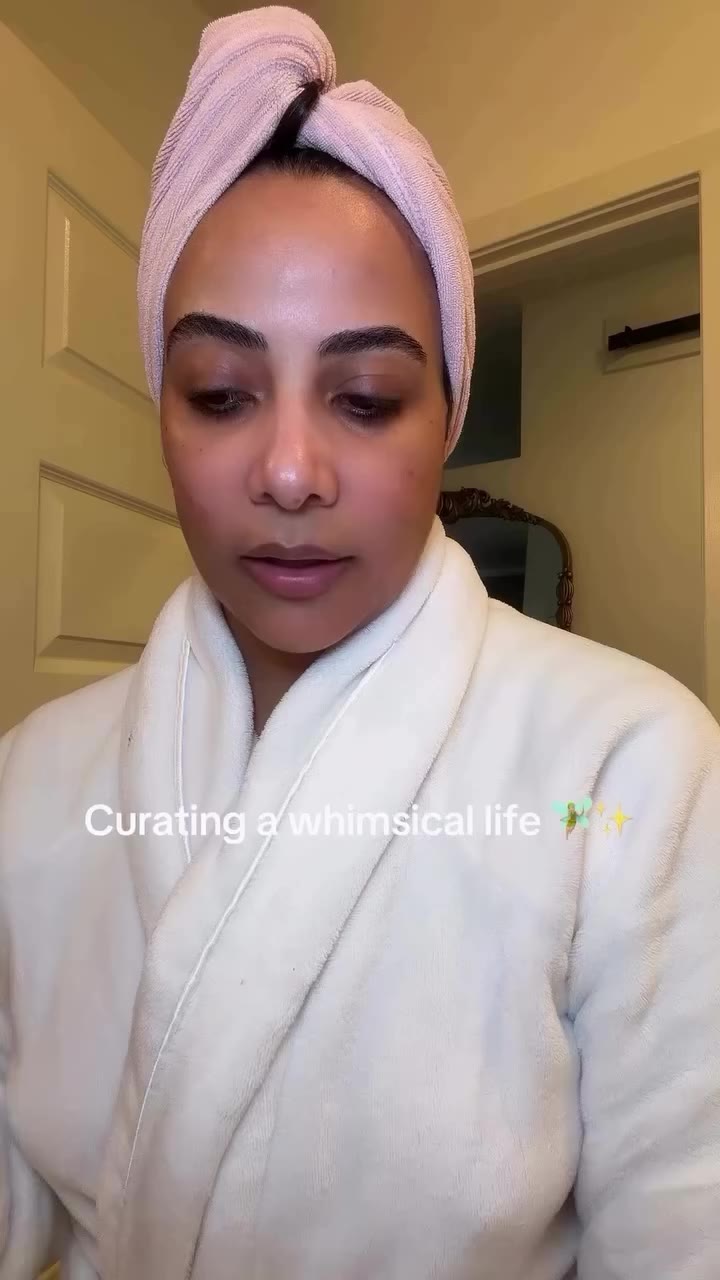 When life feels overwhelming, your skincare routine shouldn’t be 🕊️ A cozy…