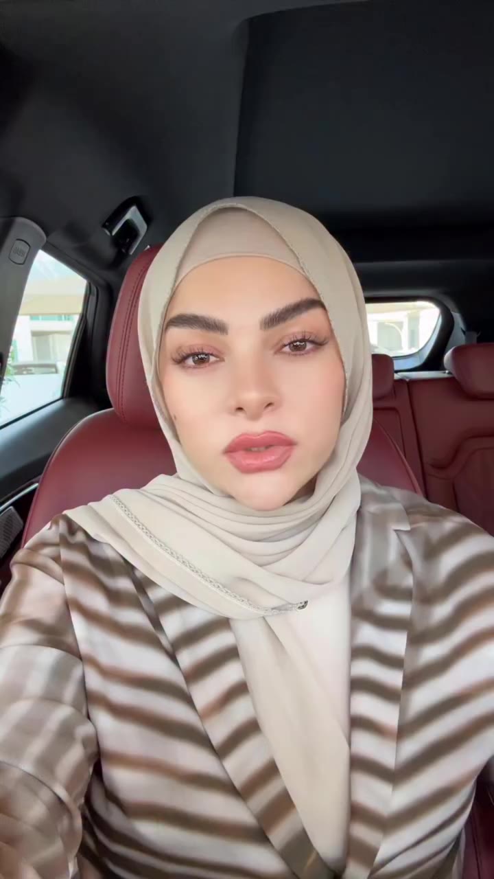 ⁨ شو رأيكم بالحكي ولمين رح تبعتوها؟⁩