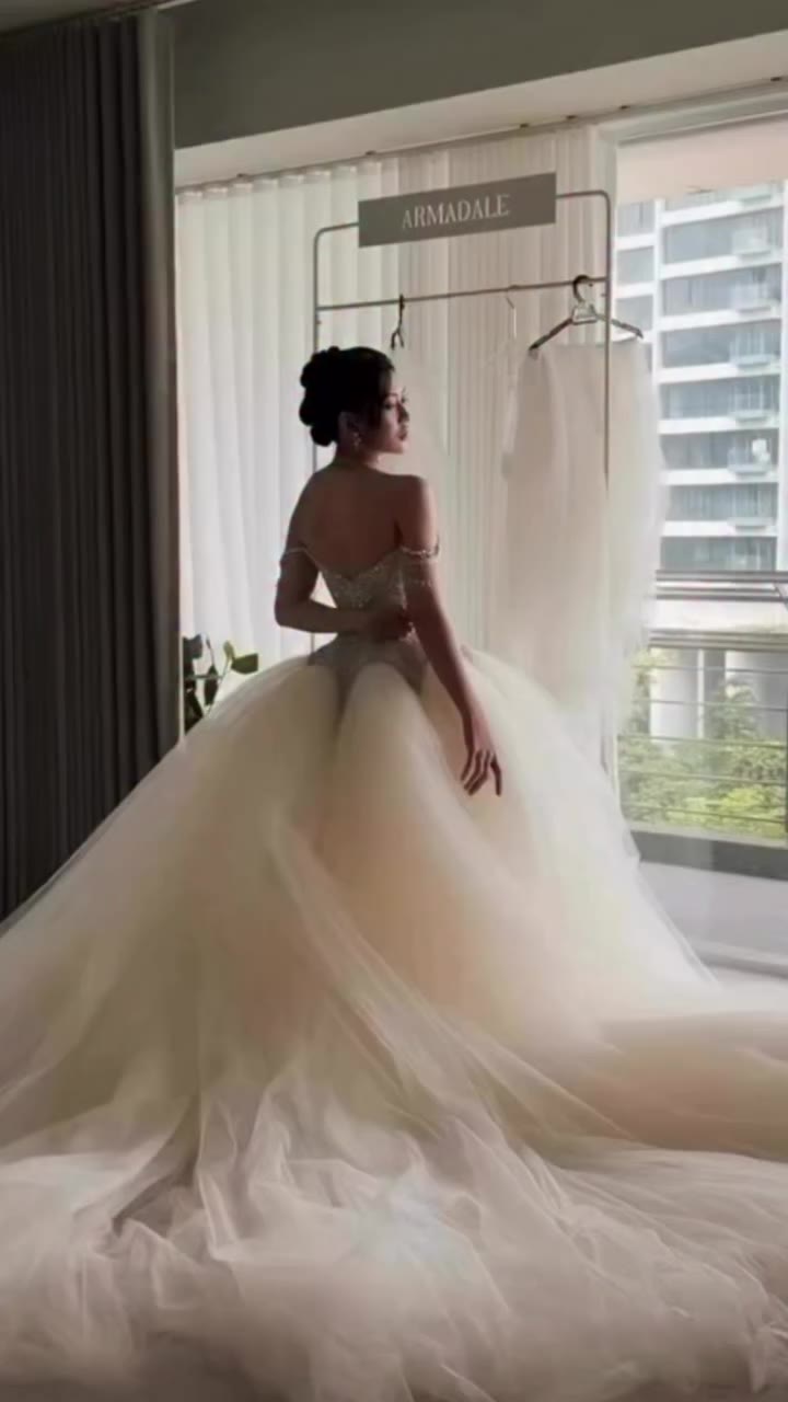 @csarelle_makeupartist @armadalewedding.gowns #modeldiaries #modellife #model