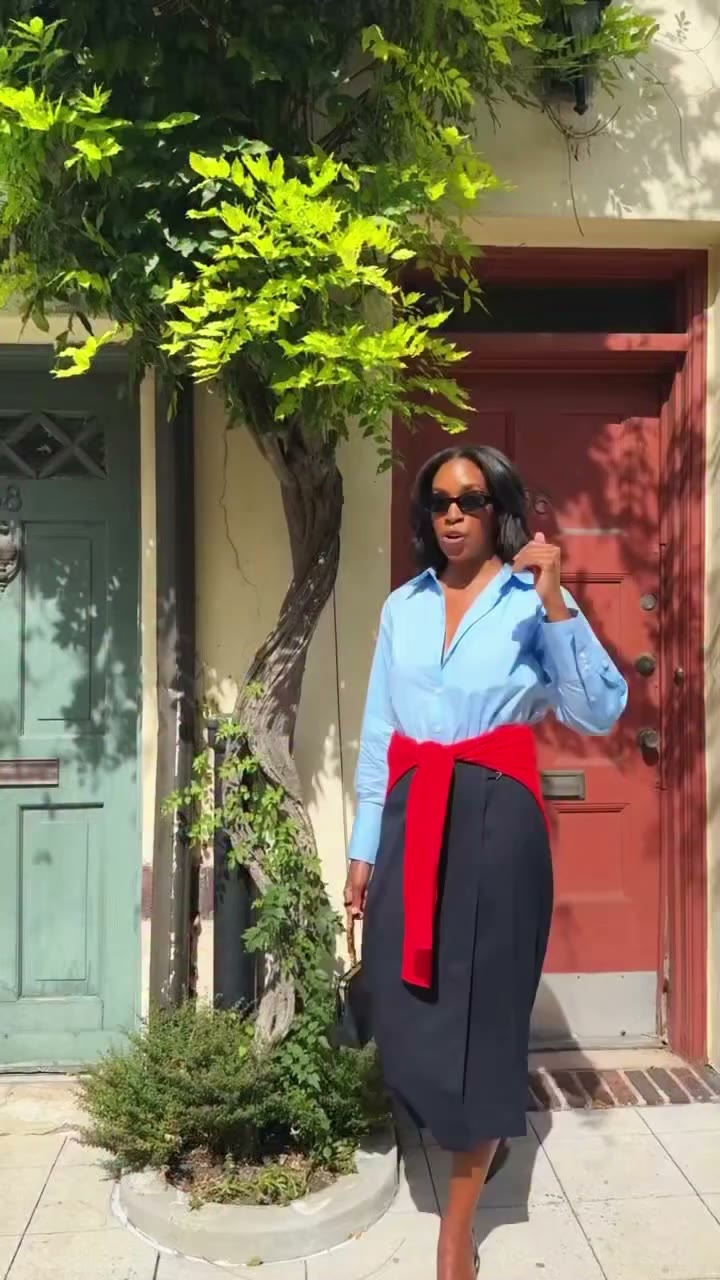 Going from bossy to saucy effortlessly in @anntaylor. I love that this new…