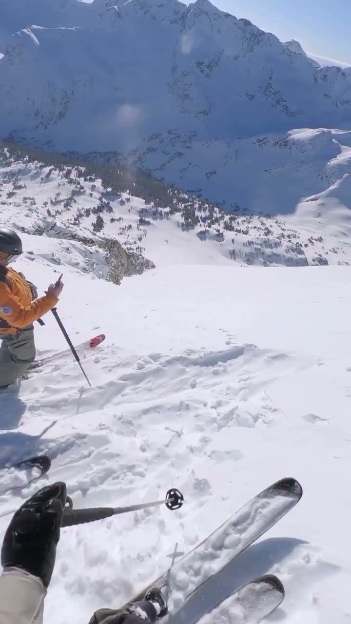 @ian_morrison and @jordykidner doing what best buddies do 🤍 @head_ski…