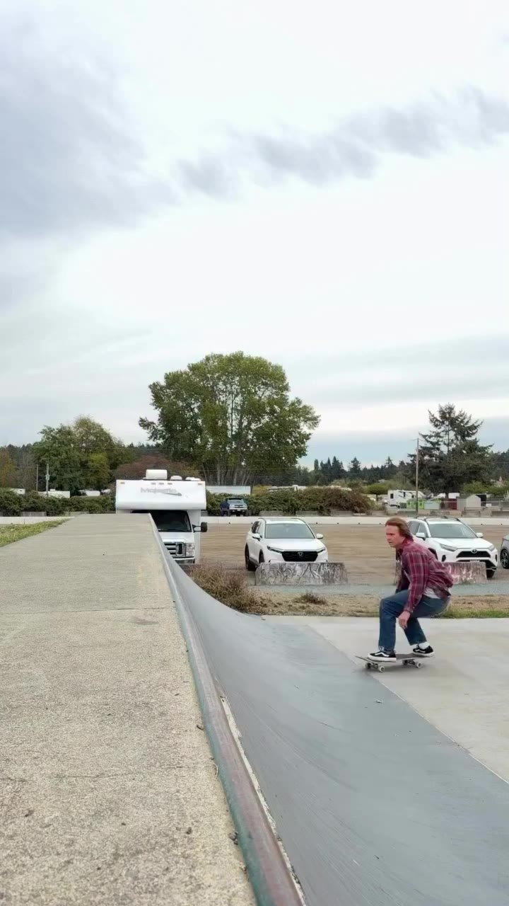 Dustin & Jay Mascis go real nice together. . . @frogskateboards