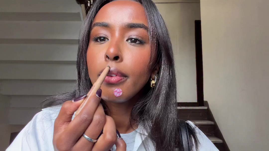 An over lined and JUICY lip combo omw to an audition peptide lip liner in flex…