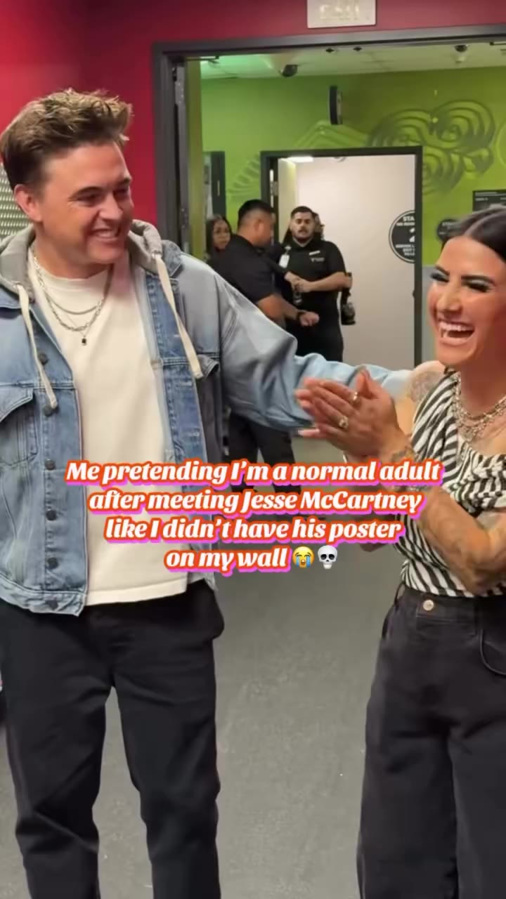 10 year old me is SCREAMING, crying, throwing Up😫😫 #jessemccartney #yaamava…
