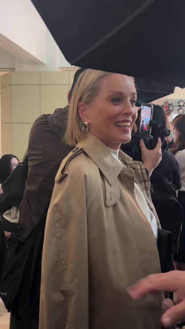 THOSE WHO KNOW … KNOW! Catherine Tramell at @cosstores show🗡️🗡️🗡️…