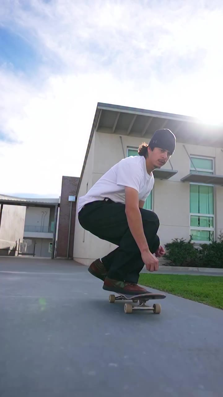Fs Flip ✨🤌 by @artcordova.o #dickiesskate #genuinedickies