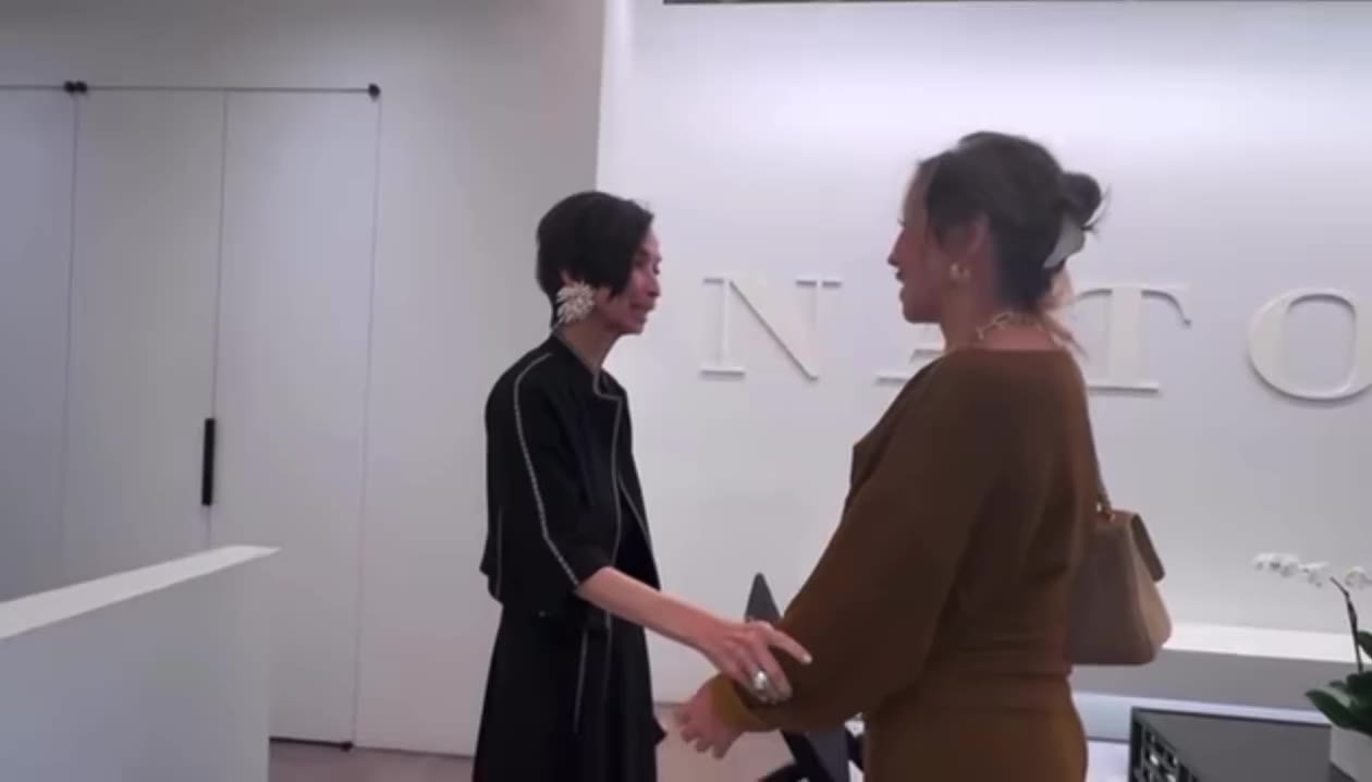 What a fun evening welcoming @smalllaude into the world of Natori! Watch the…