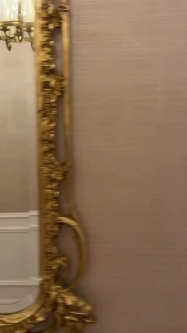 three weeks at @stregisnewyork… and the mirror saw it all 🪞🎾💋👜🎧