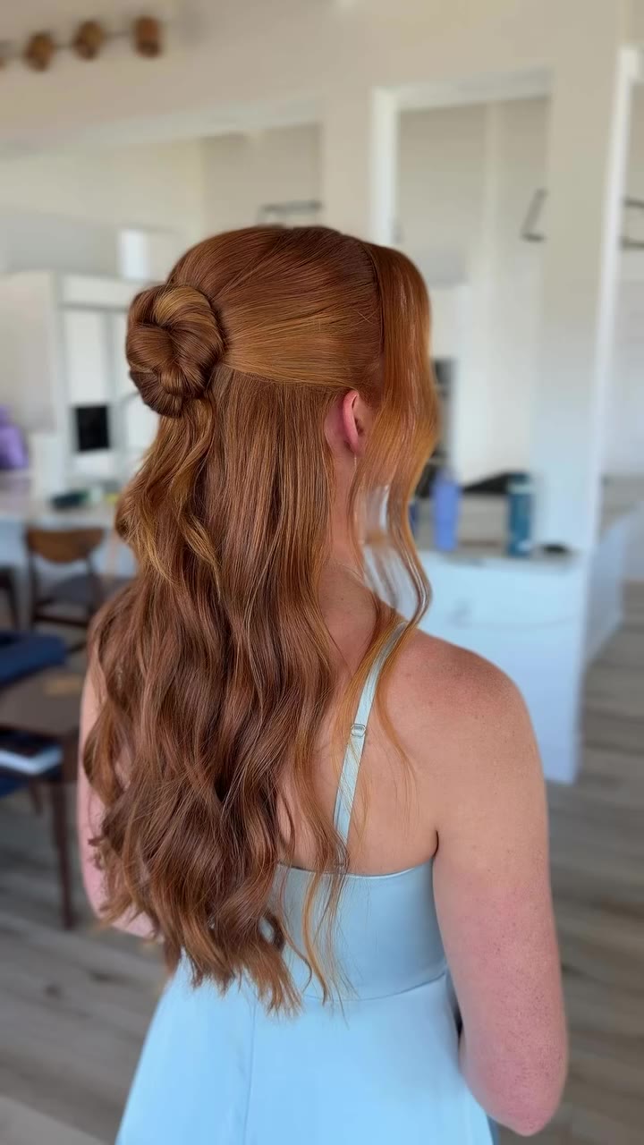 A little romantic half up style 🪽 ps I’m obsessed with her color 😍…