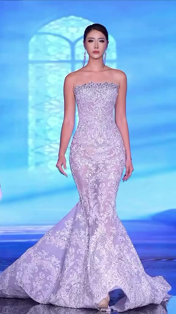 The queen 🤴 of fashion @tiffanyachang @nyfw_am #couture #couture #مصر #mydubai
