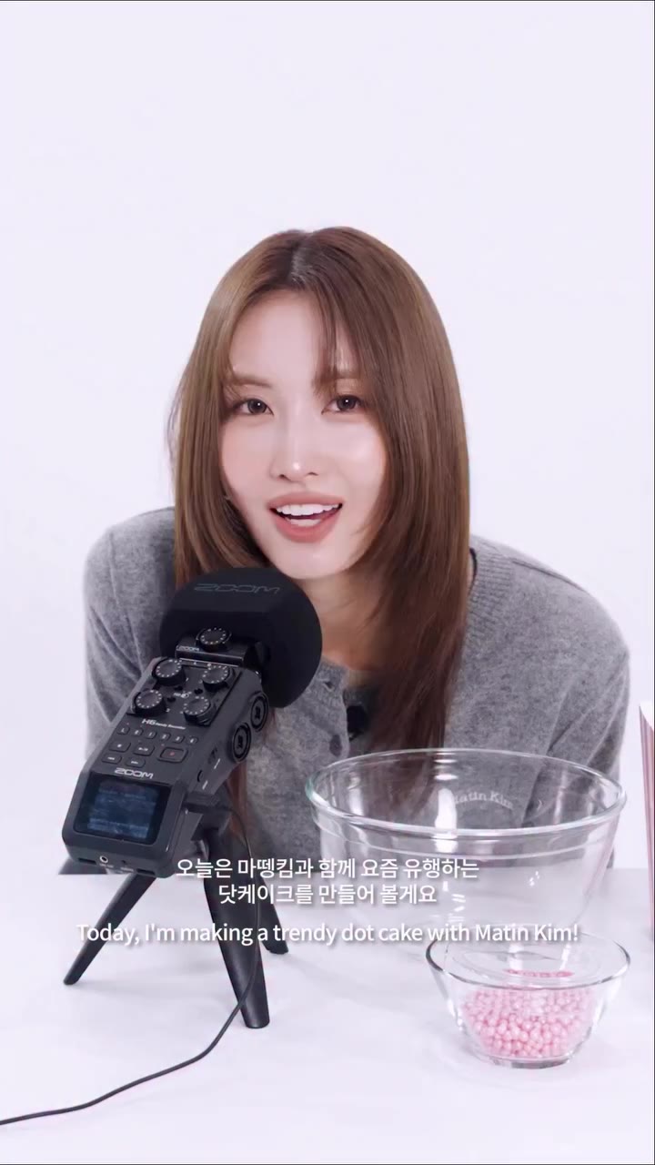 Making a Dot cake with MOMO @momo 모모와 함께한 닷케이크 만들기🎂