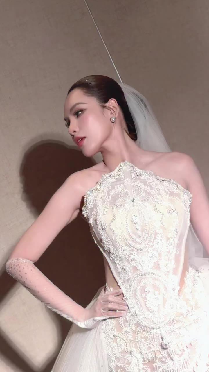 Dressed in white, lost in a little dream @dolongbridal 👰🏻‍♀️🌷…