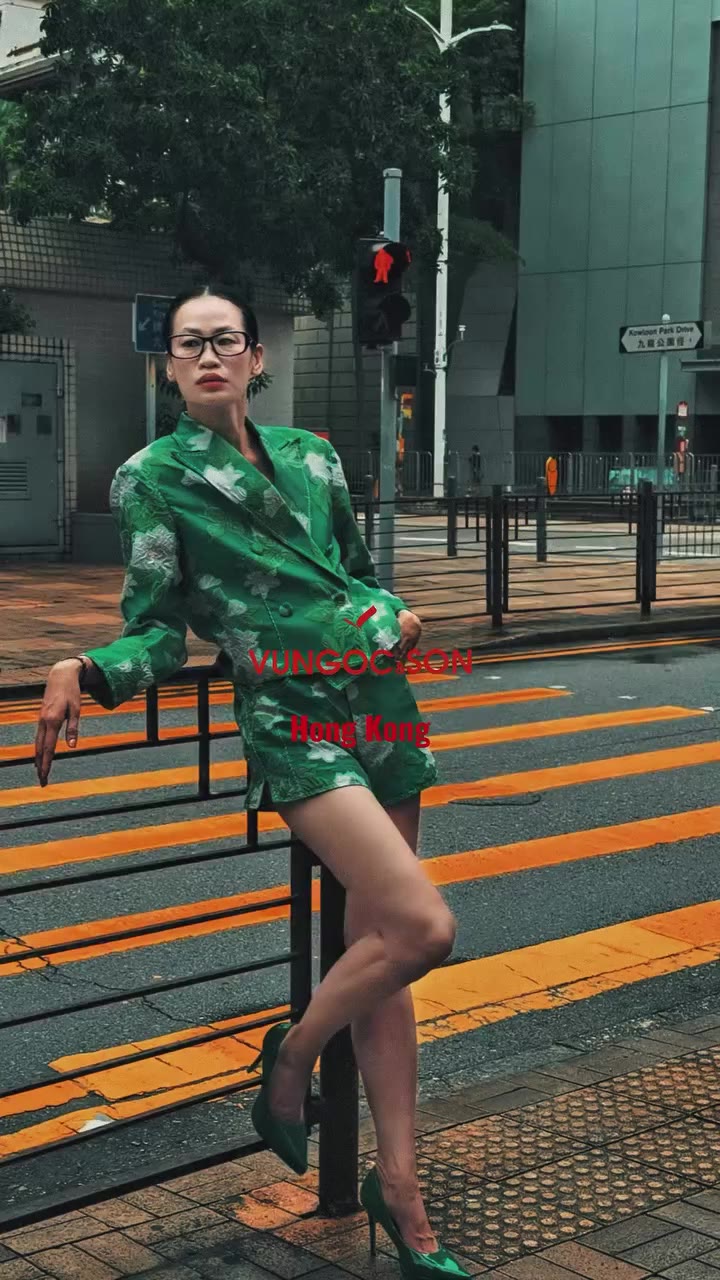 Dear Hong Kong! VUNGOC&SON Colors #VUNGOCSON #hongkong #streetstyle #fashion…