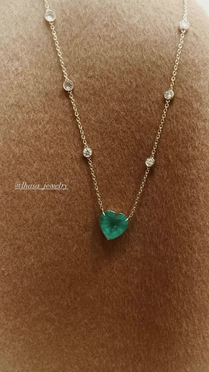 Rare stones, each chosen for its character, beauty and individuality. Discover…