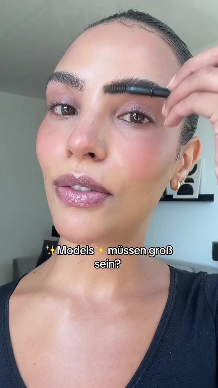 Petiteeeee Models existieren und JA wir arbeiten 😂 🤞🏽 #model #modeltipps…