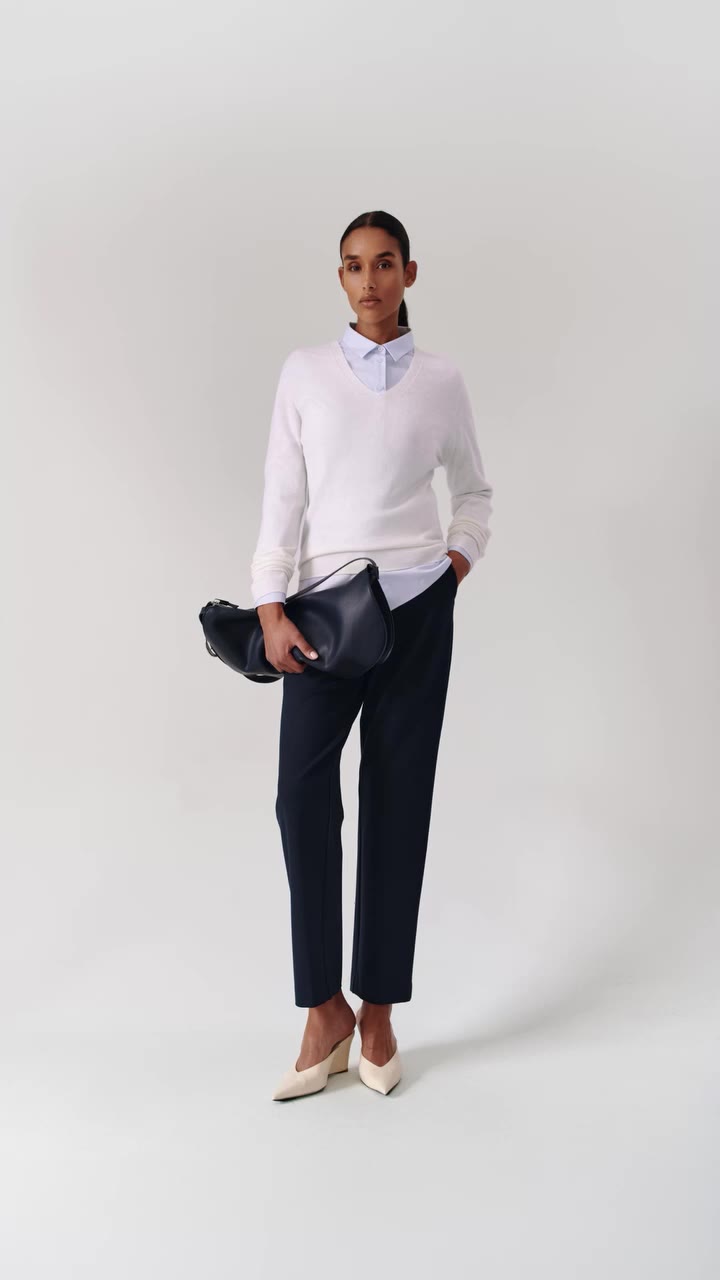Add pieces from the ESSENTIAL line to your wardrobe. Wpuść do swojej garderoby…
