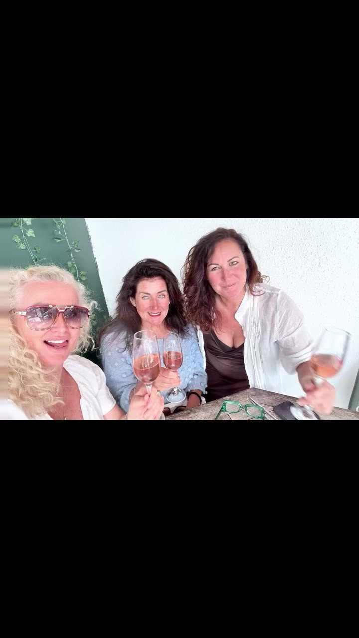 Time away from the desk 🥂🔆 @lauraloomoreno @an_unlikely_shz_ah