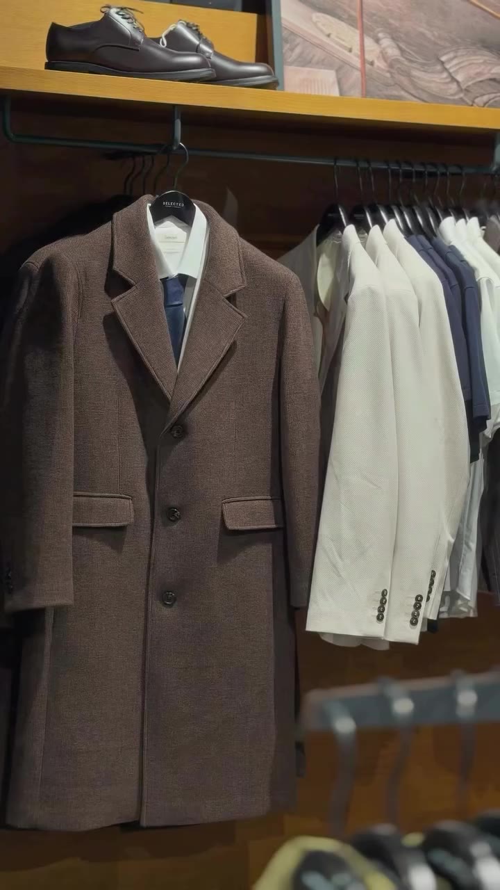 Mastering the art of layering for A/W 26. 🍂 From textured overcoats and suede…