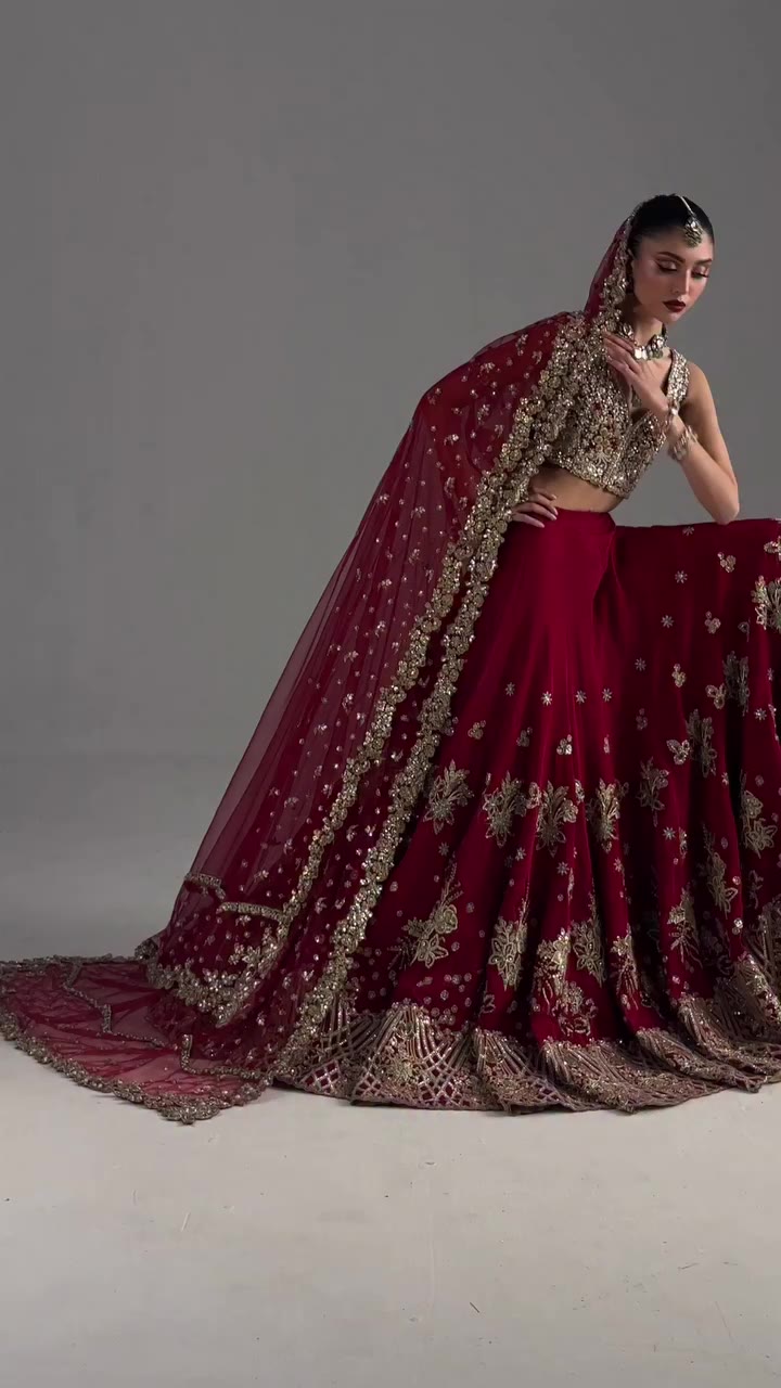 The unbeatable glamour of a red bridal ❤️ Stay tuned for our latest collection…