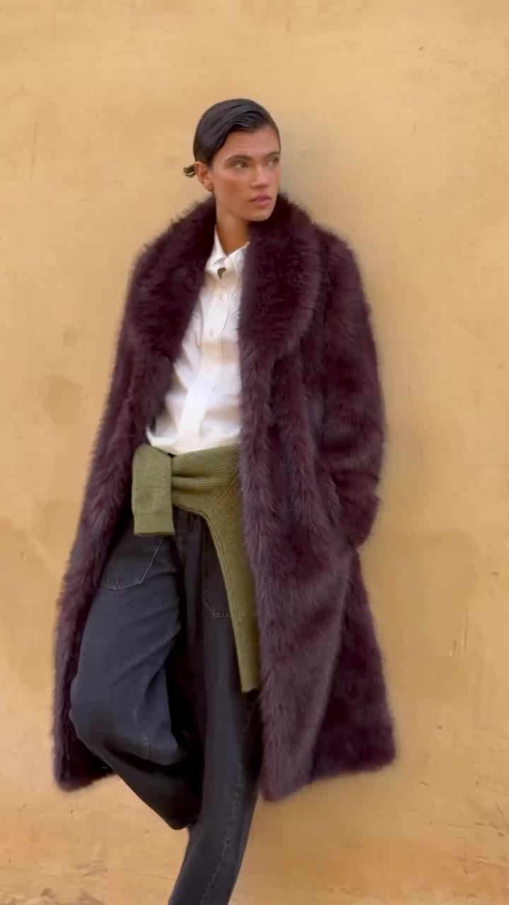 The fluffier, the better. This is BYAKAJA 🤎 #byoungfashion #BYAKAJA…