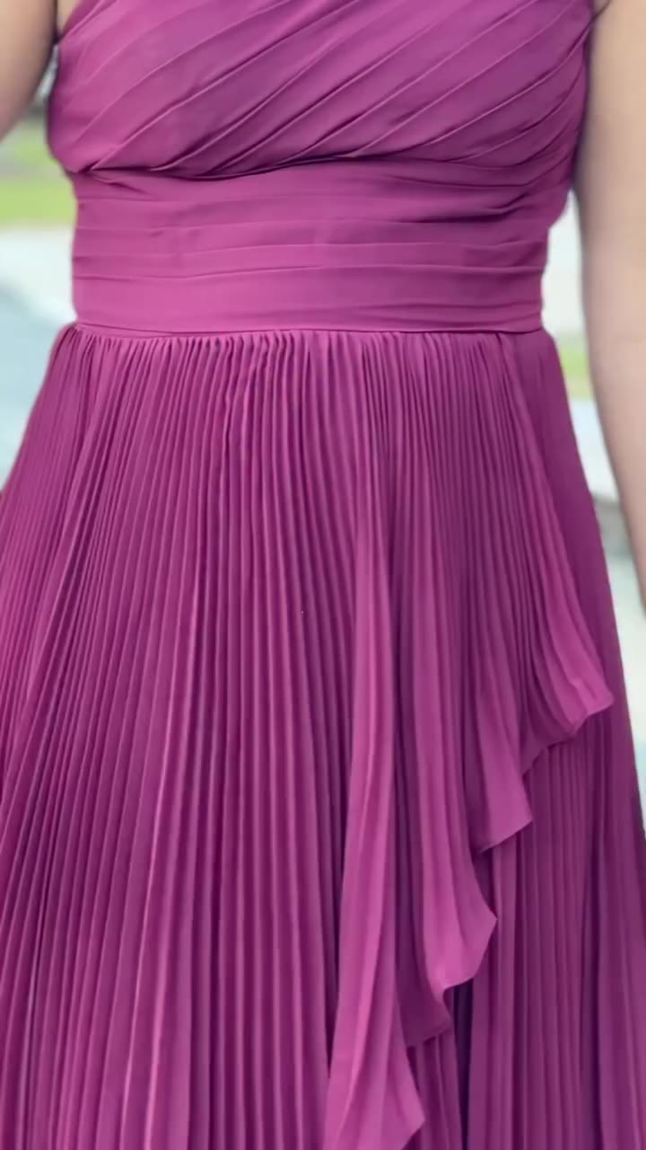 Some dresses are meant to be worn… this one is meant to make an entrance! 🍷✨…