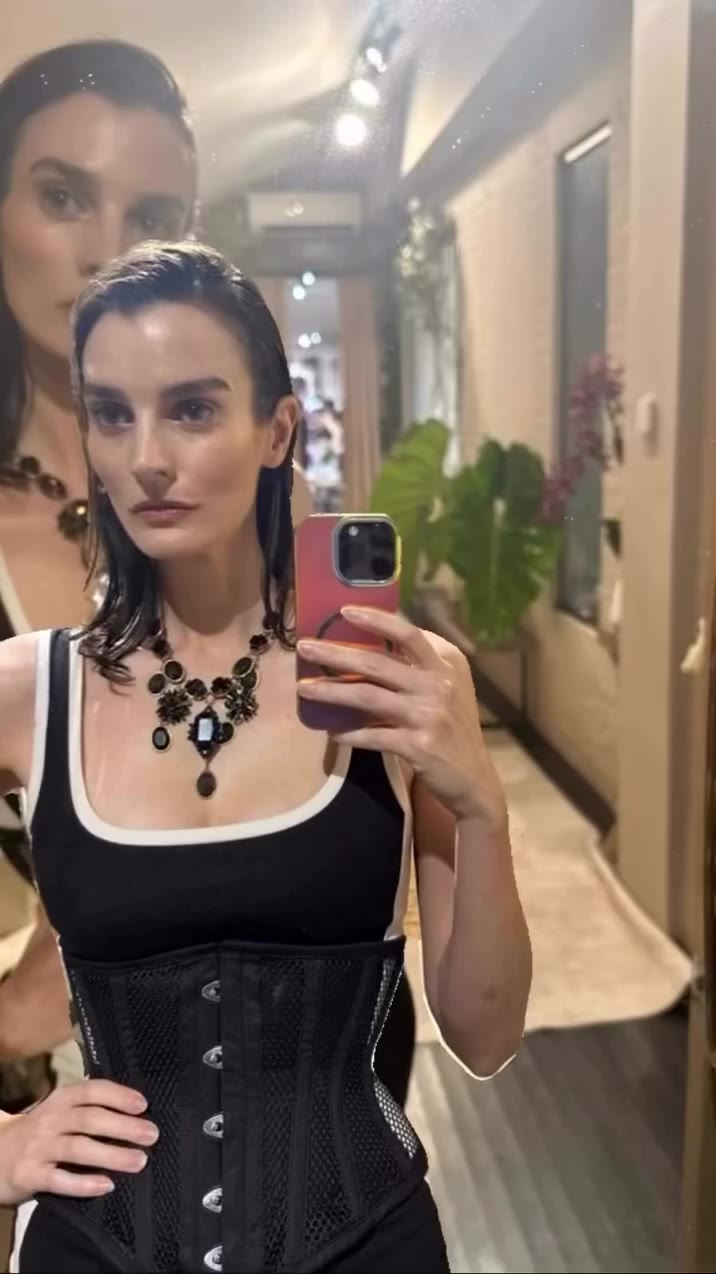 @ambermitchell in @ericksonbeamon necklace at @rerackedvintage