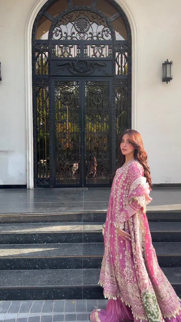 Afrozeh’s Dastaan Goi collection is launching tomorrow at 4pm, so set your…